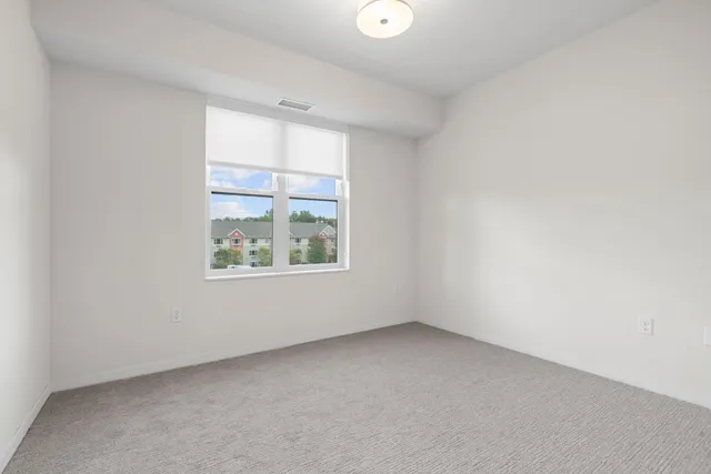 $388,769 | 1875 East Shore Drive, Unit 302, St. Paul, MN 55109