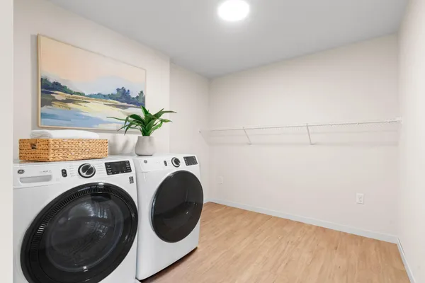 $388,769 | 1875 East Shore Drive, Unit 302, St. Paul, MN 55109