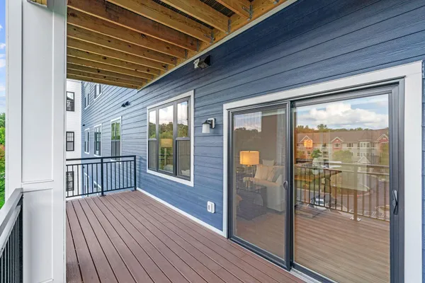 $388,769 | 1875 East Shore Drive, Unit 302, St. Paul, MN 55109