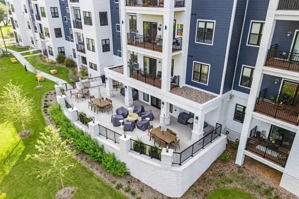 $388,769 | 1875 East Shore Drive, Unit 302, St. Paul, MN 55109