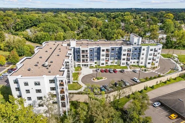 $388,769 | 1875 East Shore Drive, Unit 302, St. Paul, MN 55109