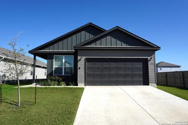 $1,800 | 1206 Casa Luminar, Adkins, TX 78109