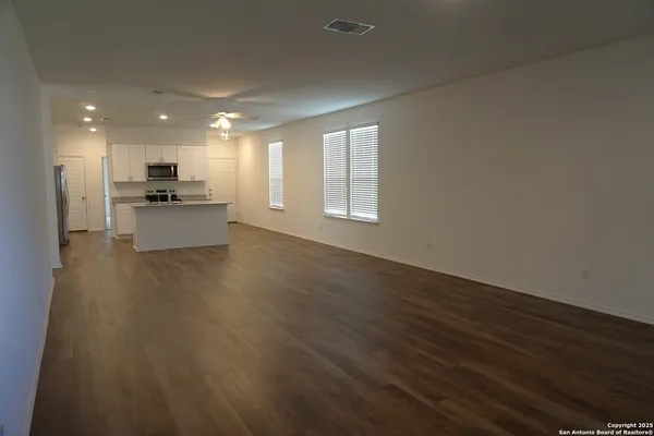 $1,800 | 1206 Casa Luminar, Adkins, TX 78109