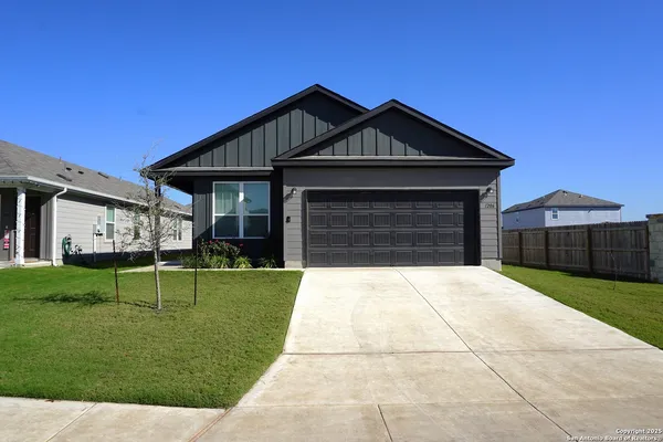 $1,800 | 1206 Casa Luminar, Adkins, TX 78109