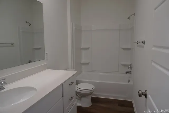 $1,800 | 1206 Casa Luminar, Adkins, TX 78109