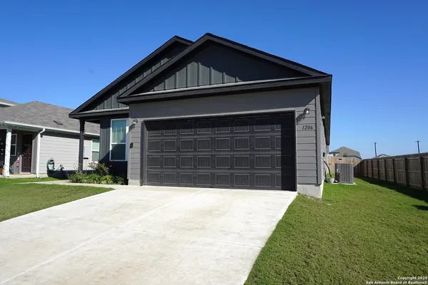 $1,800 | 1206 Casa Luminar, Adkins, TX 78109