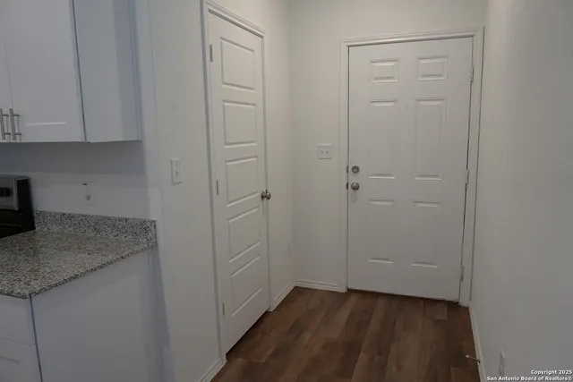 $1,800 | 1206 Casa Luminar, Adkins, TX 78109