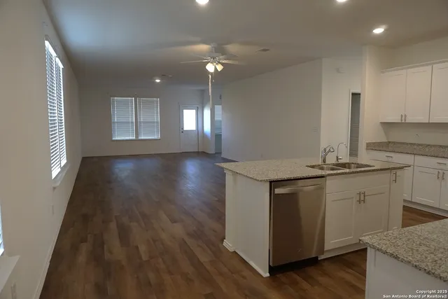 $1,800 | 1206 Casa Luminar, Adkins, TX 78109