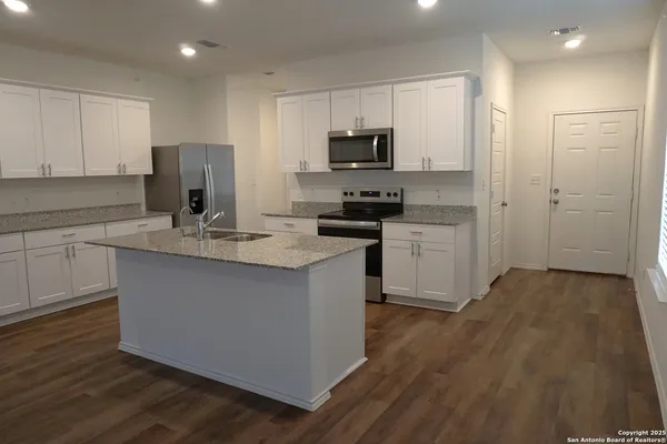 $1,800 | 1206 Casa Luminar, Adkins, TX 78109