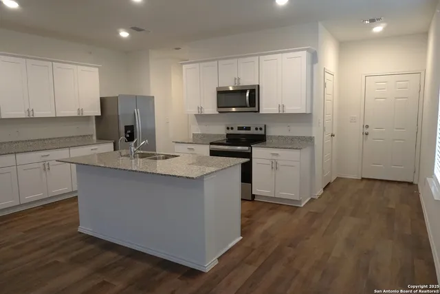 $1,800 | 1206 Casa Luminar, Adkins, TX 78109