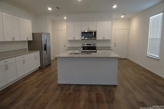 $1,800 | 1206 Casa Luminar, Adkins, TX 78109