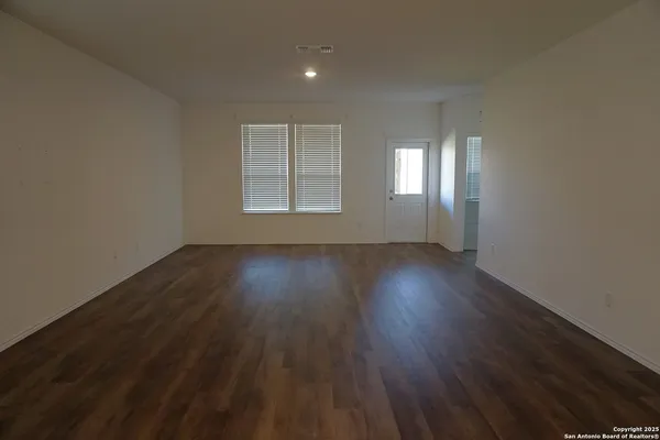 $1,800 | 1206 Casa Luminar, Adkins, TX 78109