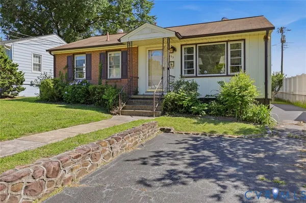 $250,000 | 625 Pinehurst Avenue, Colonial Heights, VA 23834