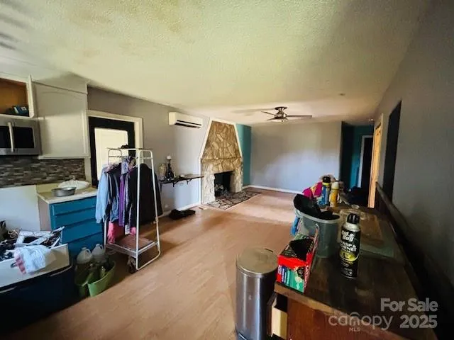 a view of a livingroom with furniture