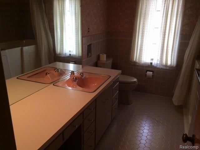 560 Ballantyne Road Grosse Pointe, MI 48236 - Photo 8 of 16 photo 1b.jpg