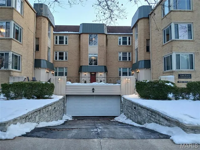 $215,000 | 7544 York Drive, Unit B, Clayton, MO 63105