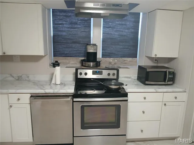 $215,000 | 7544 York Drive, Unit B, Clayton, MO 63105