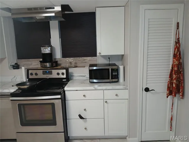 $215,000 | 7544 York Drive, Unit B, Clayton, MO 63105