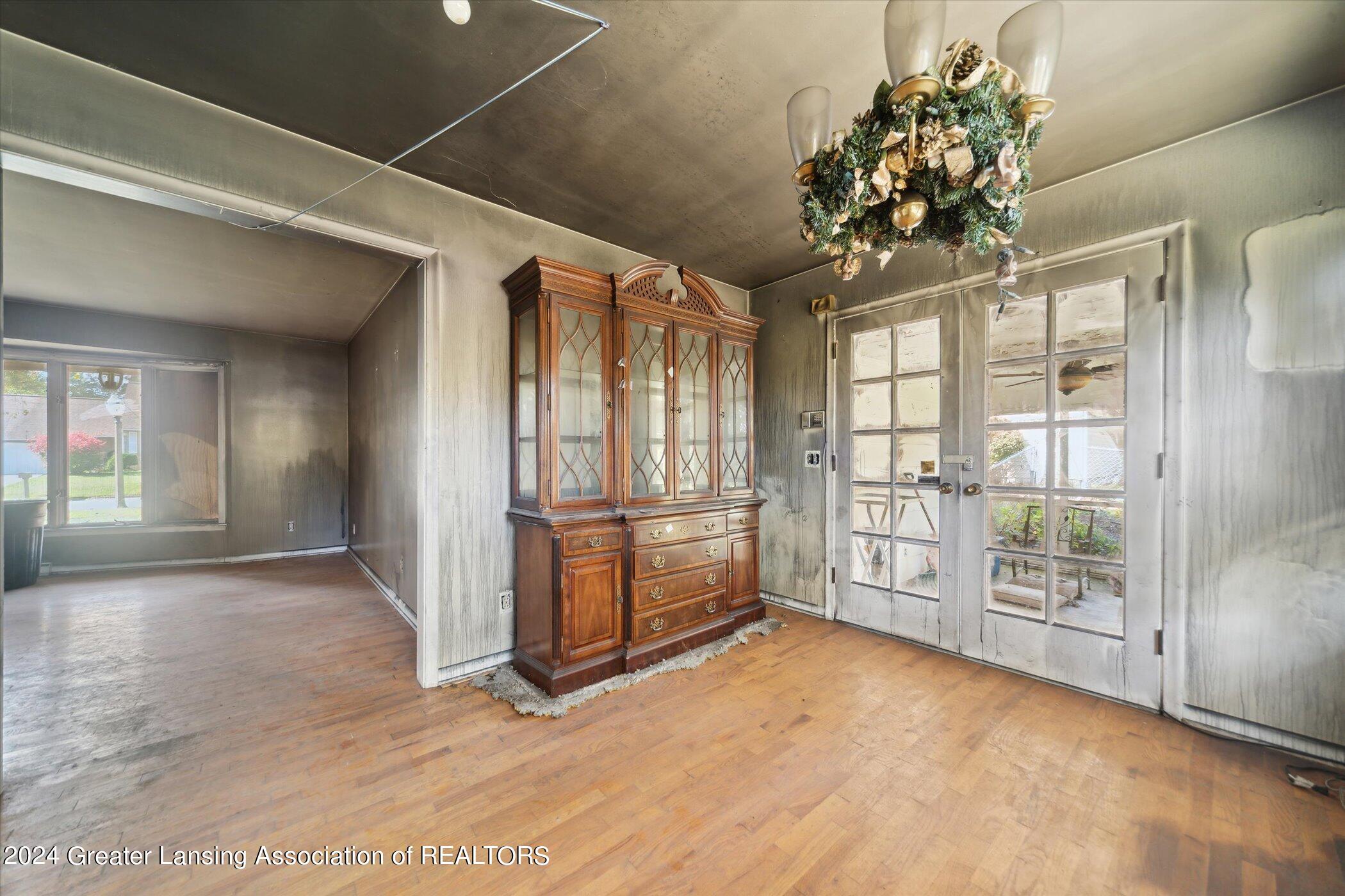 2030 Byrnes Road Lansing, MI 48906 - Photo 9 of 31 09-2030-Byrnes-Rd-Lansing-MI-48906-Windo
