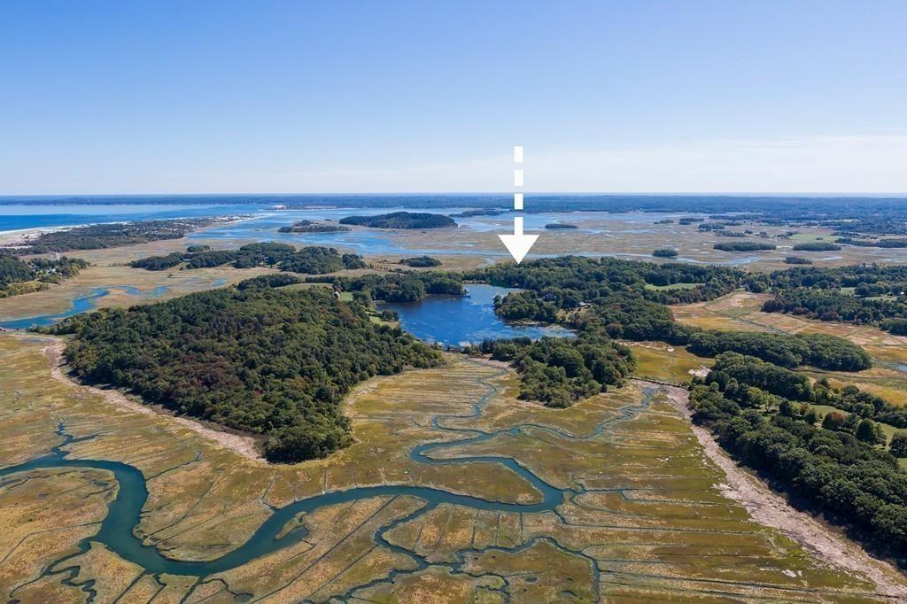 190 Argilla Road Ipswich, MA 01938 - Photo 3 of 40 a view of a city