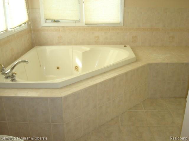 35377 Curtis Road Livonia, MI 48152 - Photo 36 of 59 DSC02023.JPG
