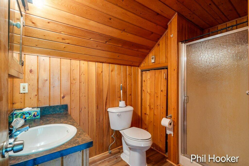 996 Prairie Creek Road Ionia, MI 48846 - Photo 18 of 38 996 Prairie Creek Rd up bathroom