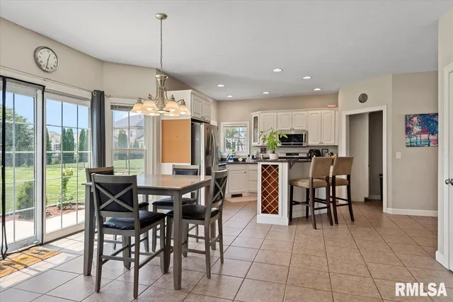 $459,900 | 1600 East Spruce Street, Chatham, IL 62629