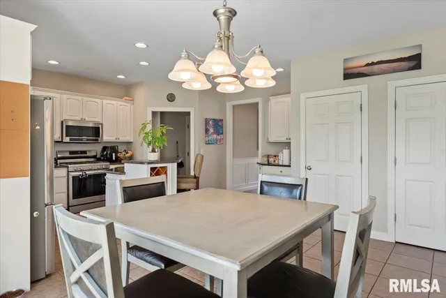 $459,900 | 1600 East Spruce Street, Chatham, IL 62629