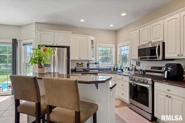 $459,900 | 1600 East Spruce Street, Chatham, IL 62629