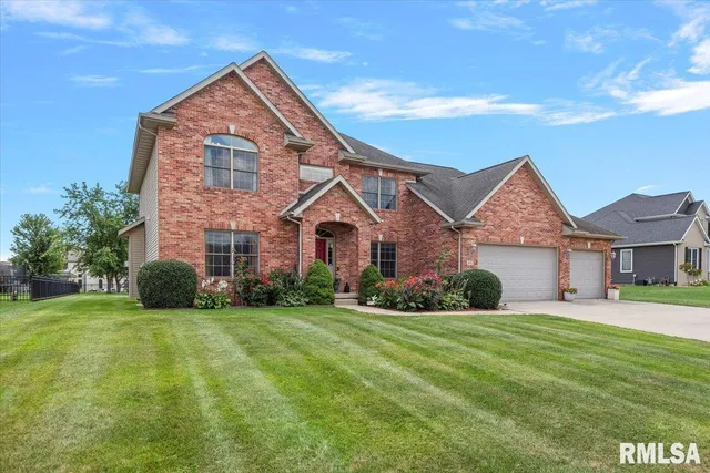 $459,900 | 1600 East Spruce Street, Chatham, IL 62629