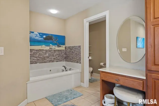 $459,900 | 1600 East Spruce Street, Chatham, IL 62629