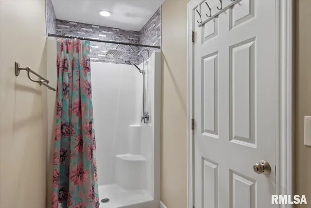 $459,900 | 1600 East Spruce Street, Chatham, IL 62629