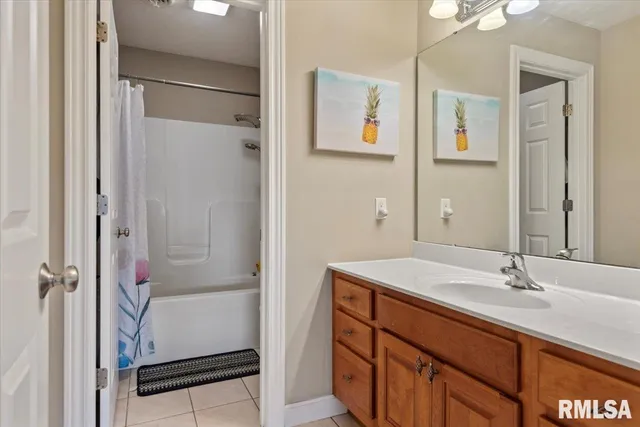 $459,900 | 1600 East Spruce Street, Chatham, IL 62629