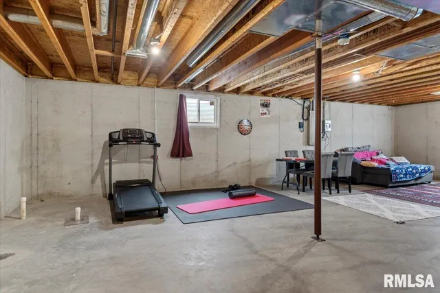 $459,900 | 1600 East Spruce Street, Chatham, IL 62629