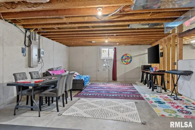 $459,900 | 1600 East Spruce Street, Chatham, IL 62629