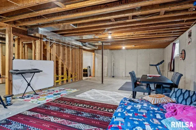 $459,900 | 1600 East Spruce Street, Chatham, IL 62629