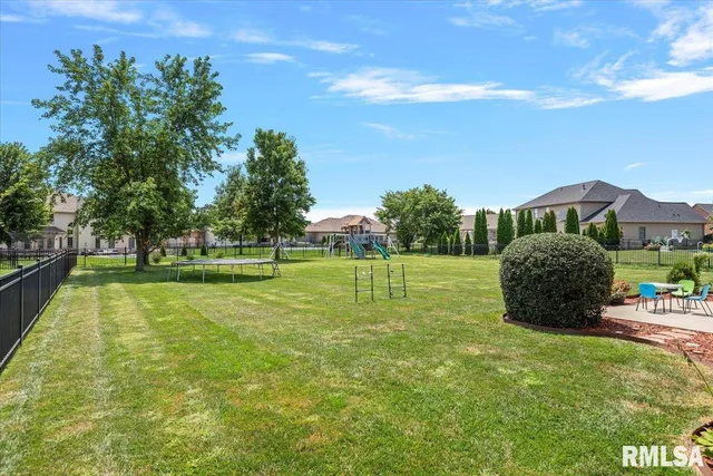 $459,900 | 1600 East Spruce Street, Chatham, IL 62629