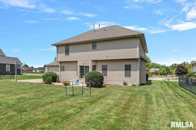 $459,900 | 1600 East Spruce Street, Chatham, IL 62629
