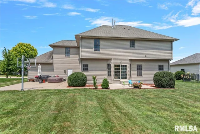 $459,900 | 1600 East Spruce Street, Chatham, IL 62629