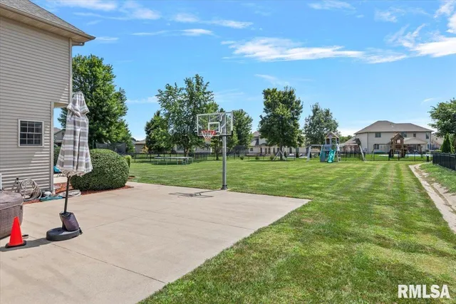 $459,900 | 1600 East Spruce Street, Chatham, IL 62629