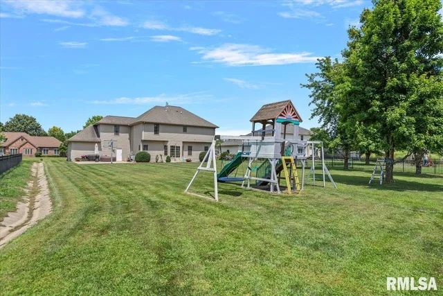 $459,900 | 1600 East Spruce Street, Chatham, IL 62629