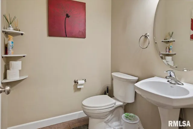 $459,900 | 1600 East Spruce Street, Chatham, IL 62629