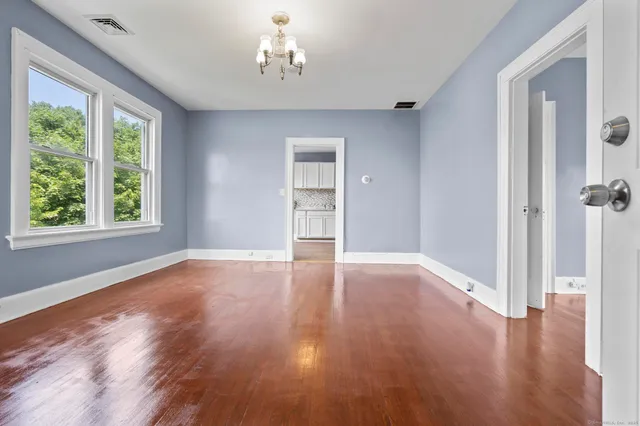 $2,200 | 1105 North Main Street, Unit 3, Waterbury, CT 06704