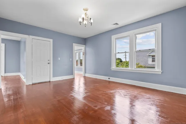 $2,200 | 1105 North Main Street, Unit 3, Waterbury, CT 06704