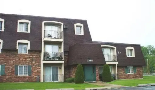 $80,000 | 17963 Amherst Court, Unit 102, Country Club Hills, IL 60478