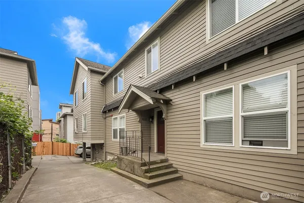 $3,200,000 | 4218 Pasadena Place Northeast, Seattle, WA 98105