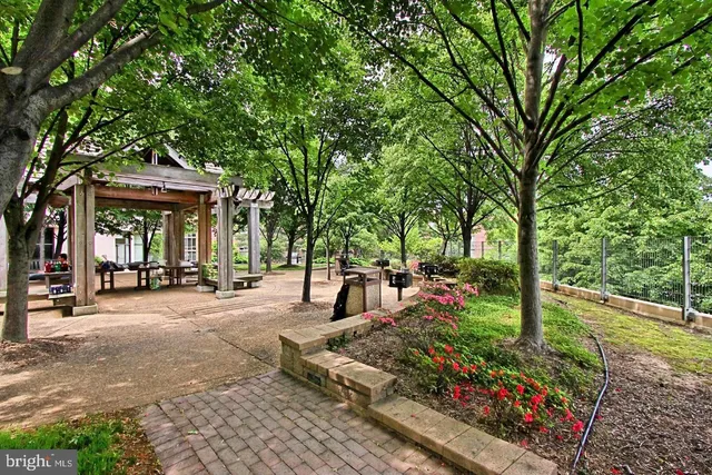 a room with lots of tables and chairs