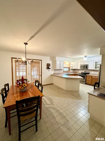 $199,900 | 517 West 4th Street, Beardstown, IL 62618