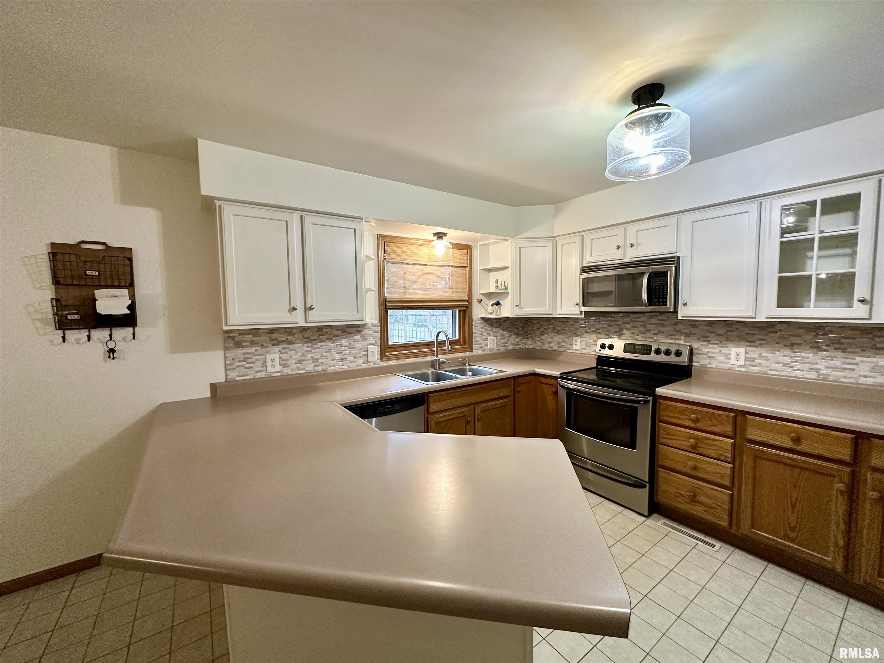 517 West 4th Street Beardstown, IL 62618 - Photo 18 of 38