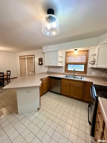 $199,900 | 517 West 4th Street, Beardstown, IL 62618